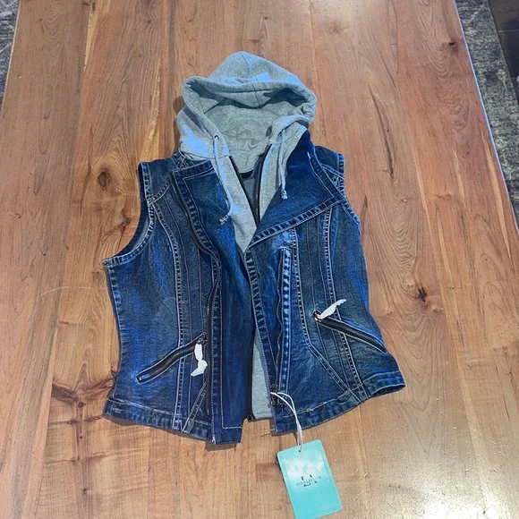 Nwt large Jean vest with sweatshirt material hood and center liner - Picture 1 of 7